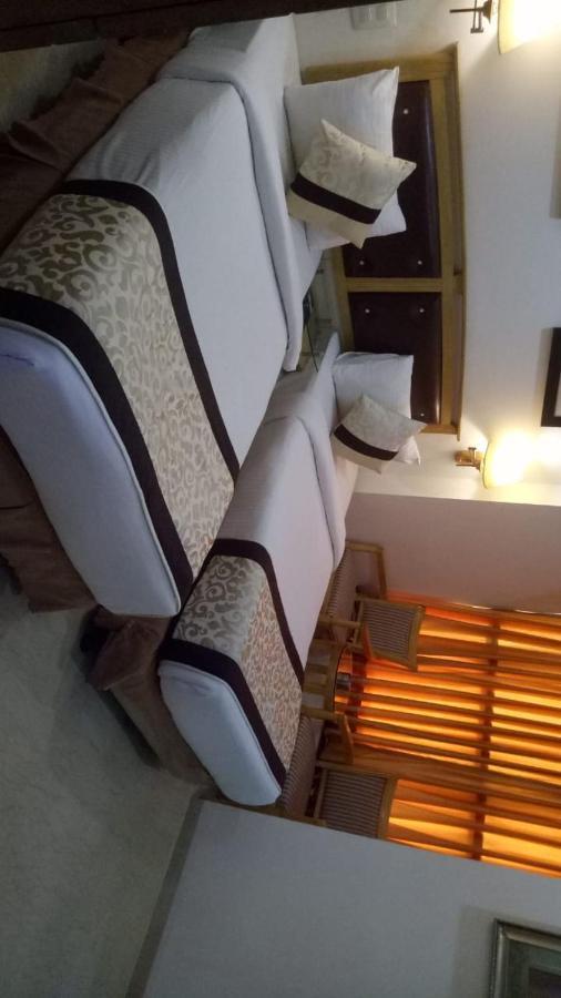 Capital O 5270 The Divine Park Hotel